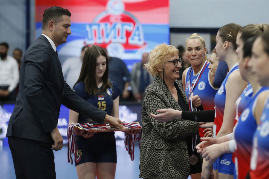 SRUŠILE UB ZA VELIKI TROFEJ Odbojkašice Jedinstva prvi put u istoriji šampionke Srbije