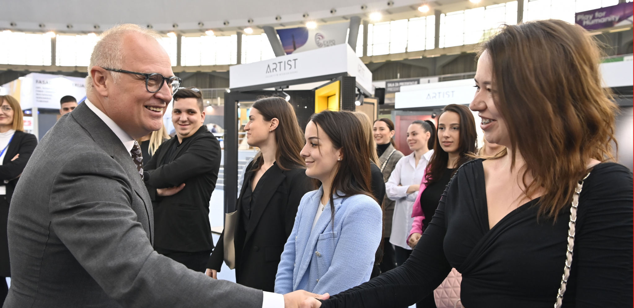 SRBIJA JE ZEMLJA U KOJOJ SE GRADI! Vesić: Učešće građevinarstva u BDP poraslo na 6,4 odsto u 2022. godini