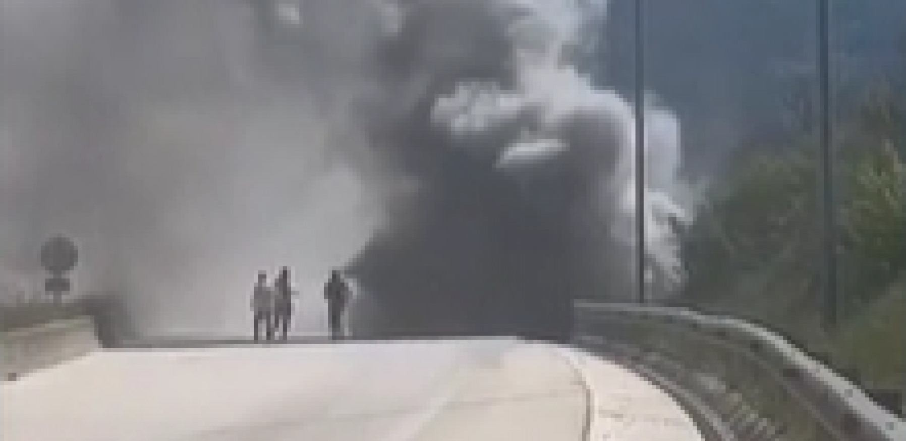 DETALJI DRAME NIŠKIH MATURANATA NA EKSKURZII U GRČKOJ Iz autobusa nasred auto-puta kuljao crni dim!