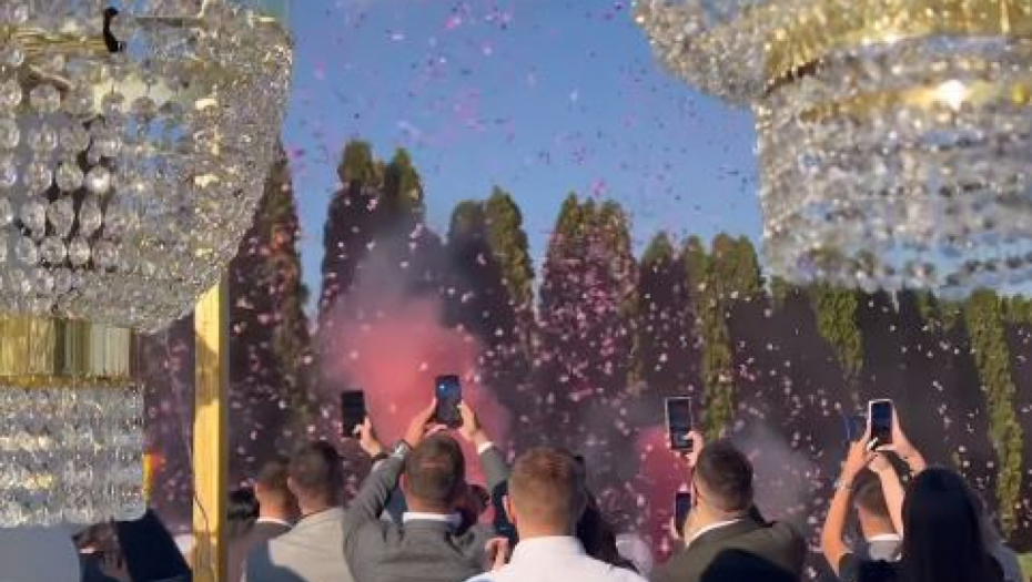 Venčanje i otkrivanje pola bebe 