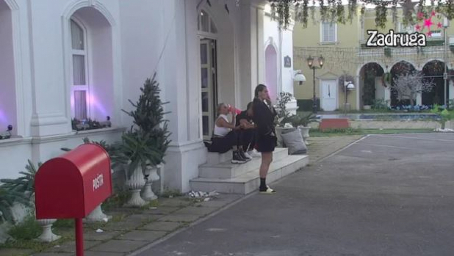 Žana i Ana komentarišu Anđelu 