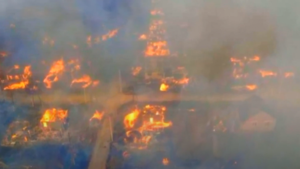 GORI SKLADIŠTE NAFTE Veliki požar u Krasnodarskoj oblasti, specijalne službe u objektu (VIDEO)
