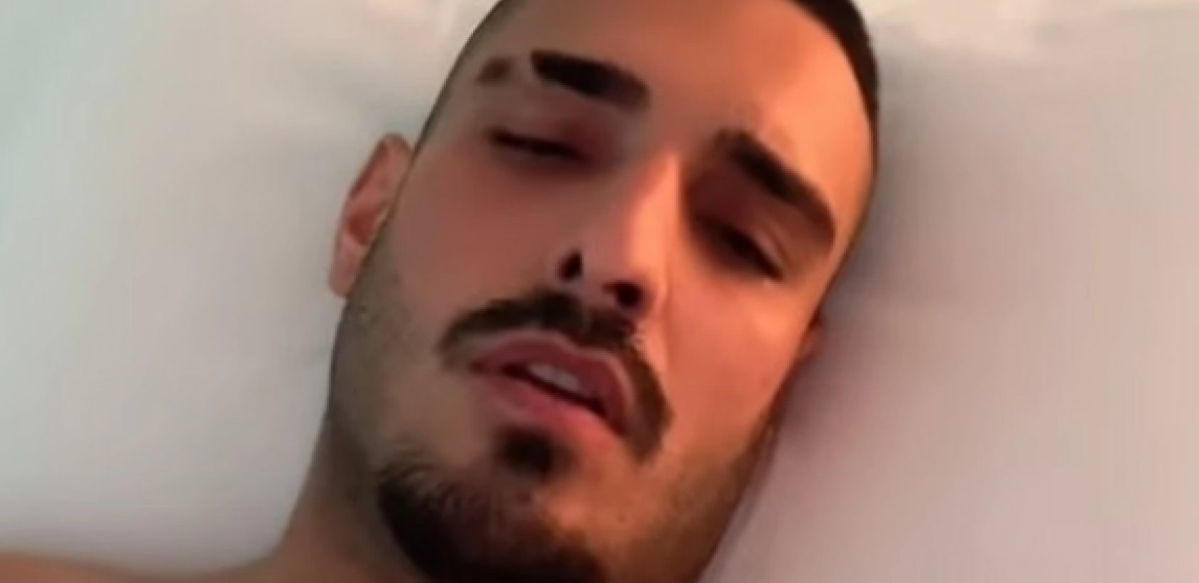 SKROZ ĆELAV, BLED I ISPIJEN Nakon operacije Darko Lazić napustio bolnicu, pa objavio u kakvom je stanju, njegov izgled zabrinuo fanove (FOTO)