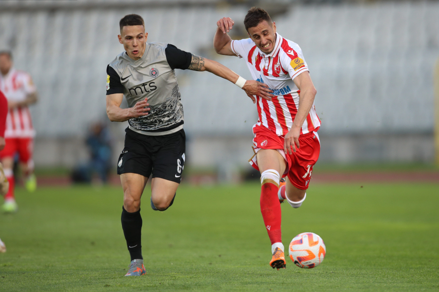 TIŠINA NA TRIBINAMA, TIŠINA NA TERENU Partizan i Zvezda pucali ćorcima, Borjan spasio crveno-bele, Bukari propustio priliku da bude heroj