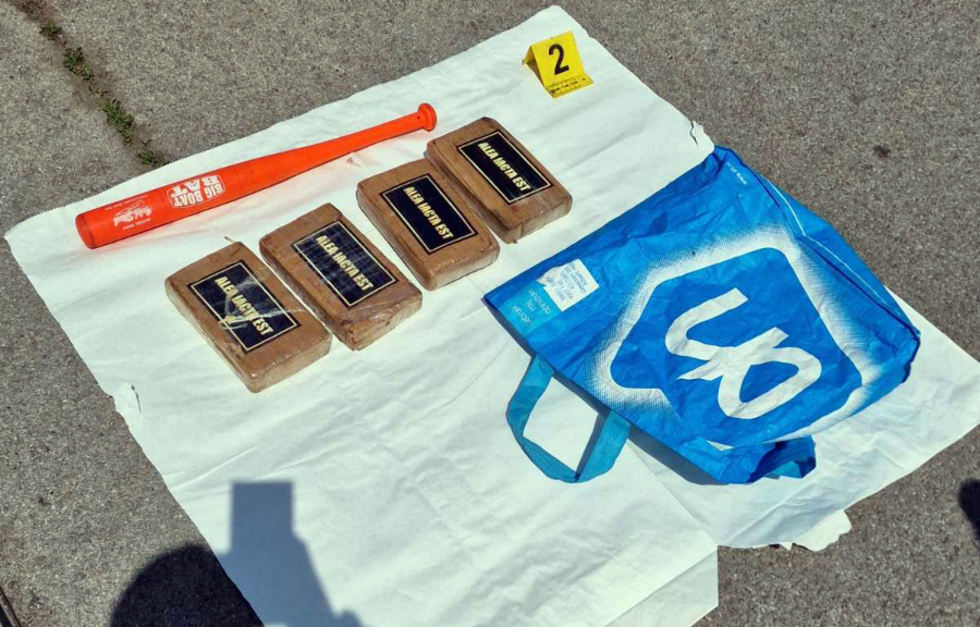 KONOBAR PRODAVAO DROGU SA NATPISOM