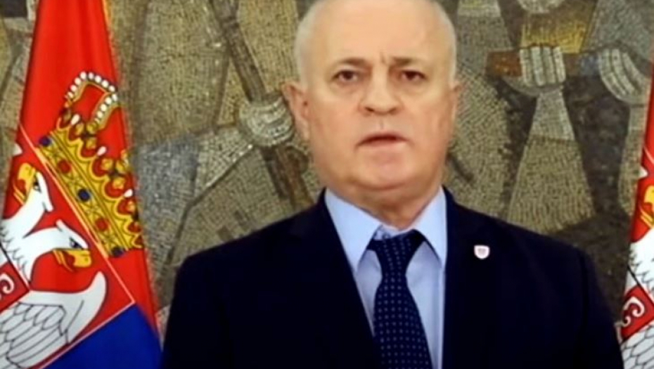 TUŽILAC ZA ORGANIZOVANI KRIMINAL NA SKUPU U PARIZU GOVORIO O SKAJ APLIKACIJI Mladen Nenadić priča sa kolegama o aplikaciji koja je ključni dokaz protiv klana Velje Nevolje