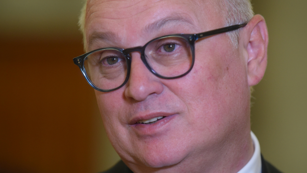 MINISTAR VESIĆ JASNO UPOZORIO BOŠKA "Opasno je deliti građane Srbije, ne ulaže se više u Beograd"