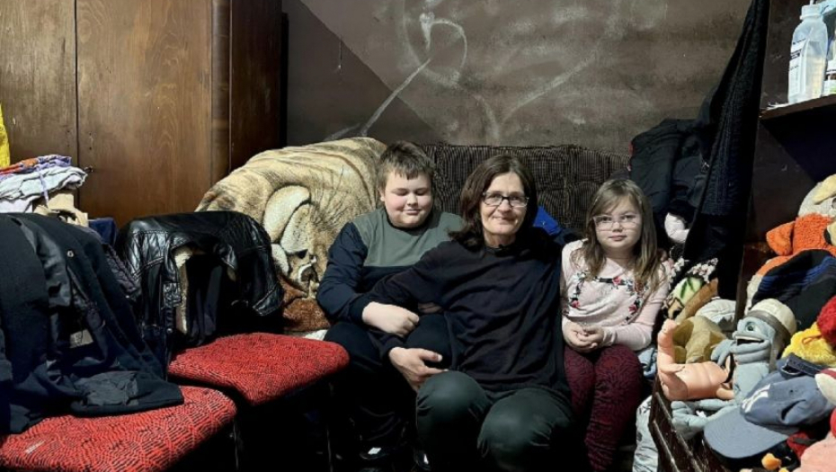 NEMA ZA KARTU DA OBIĐE DETE U BOLNICI Majka Ivana moli za posao, muž joj iznenada umro, ćerka boluje od raka