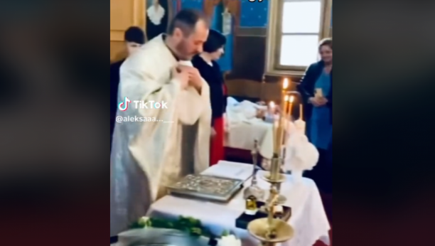 "BOGA MOLI ZA ZDRAVLJE, JER ZA PAMET JE VEĆ KASNO" Došao na liturgiju, pa obrnuo slot! (VIDEO)