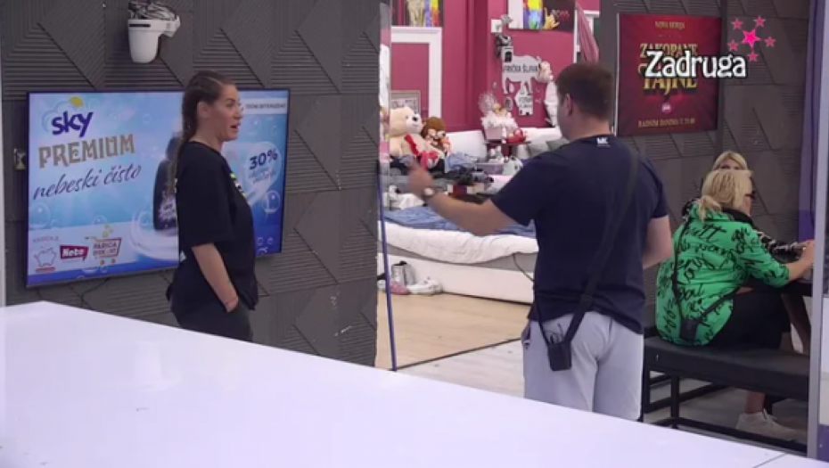 IVAN URNISAO ANU, ONA SKOČILA I NAPRAVILA HAOS Pljušte teške reči i optužbe, trese se Bela kuća, brutalan okršaj!