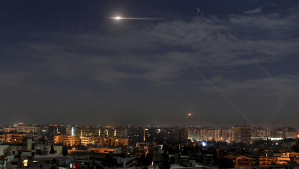 GRMLJAVINA NAD SIRIJOM Homs na meti izraelskih raketa, aktivirana PVO!