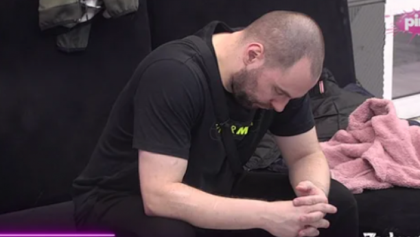 "PLAŠE TE SE JER SI BIO U ZATVORU, PONAŠAŠ SE DŽUKAČKI"  Zvezdan van sebe nakon što je čuo ove reči, zadrugarka mu udarila na muškost, pa pomenula Kseniju Pajčin