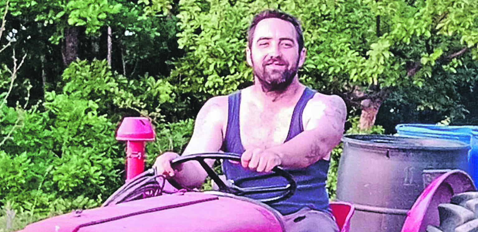 ĐUVEGIJA IŠTE MLADU On da rinta, ona da uživa! Milan Vasiljević (31) iz Beograda, koji je napustio velegrad i sam živi u selu Šatra, traži nevestu