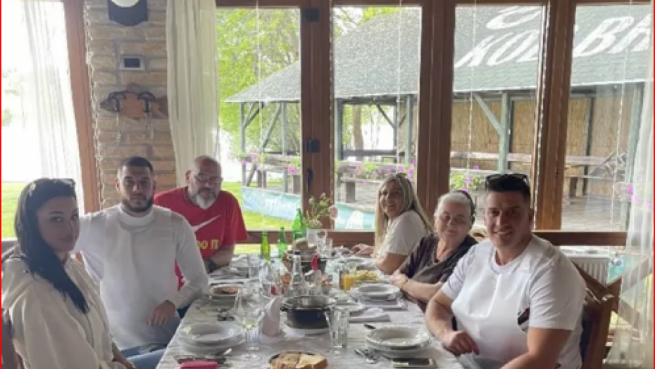 VELIKO SLAVLJE U PORODICI DRAGOJEVIĆ Biljana najveselija, ne može da sakrije sreću, a tu je nova snajka