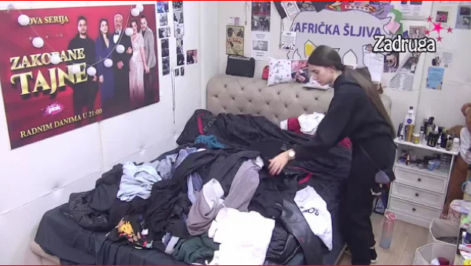 Anđela posprema Carev nered 