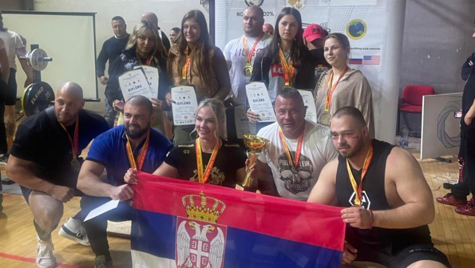 NOVO ZLATO ZA SRBIJU Po onoj “Njegoševoj” da boj ne bije svetlo oružje već srce u junaka, Živorad Žika Marković se u Crnoj Gori okitio medaljom