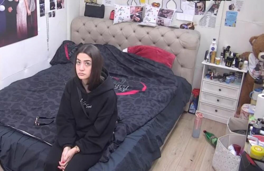 BOLESNO PONAŠANJE ANĐELE ĐURIČIĆ ZGROZILO GLEDAOCE Niko ne može da veruje šta radi, da li je ovo moguće?! (FOTO)