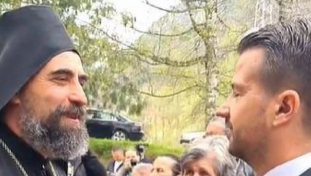 OVO JE ČUDO! OVO SU IZGLEDA NEKA SRETNA VREMENA! Pogledajte reakciju episkopa Metodija kad je ugledao predsednika Milatovića u Murinu (VIDEO)