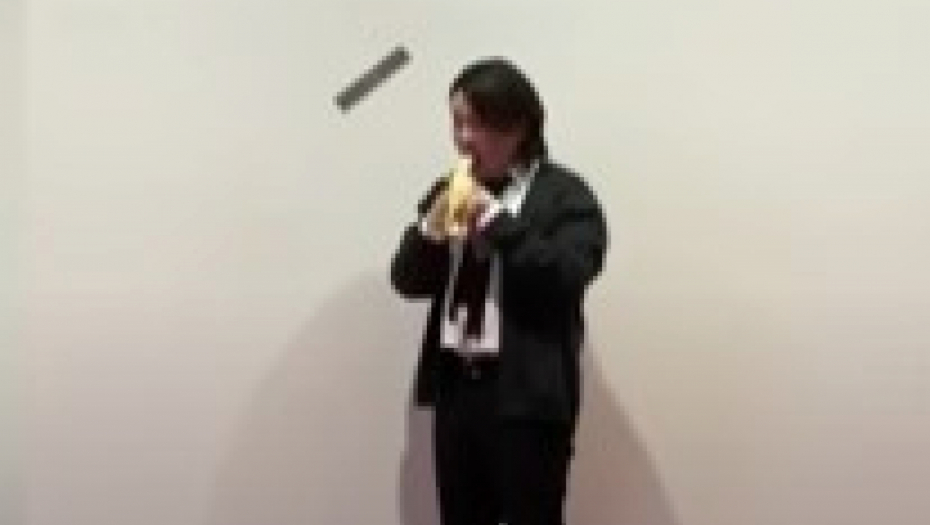 GLAD NEMA OČI Studen pojeo bananu vrednu 120.000 dolara, od eksponata ostala samo kora