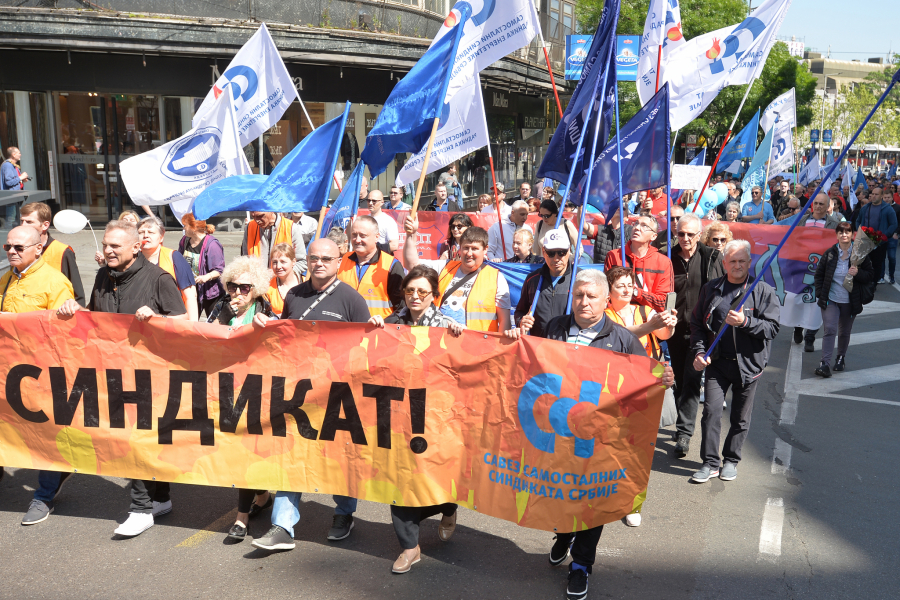 KO RADI, NE BOJI SE GLADI Sindikati u borbi za bolje uslove: Zabrana rada prodavnica nedeljom je (ne)moguća