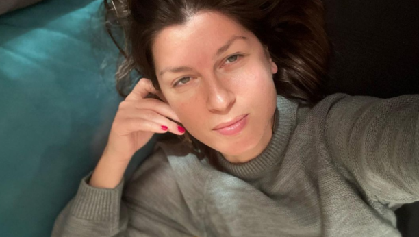 MAJKA GLUMICE MARIJE VICKOVIĆ JE VRLO UTICAJNA I USPEŠNA Ne voli da se eksponira, sada isplivala njihova zajednička fotka, a evo i čime se bave! (FOTO)