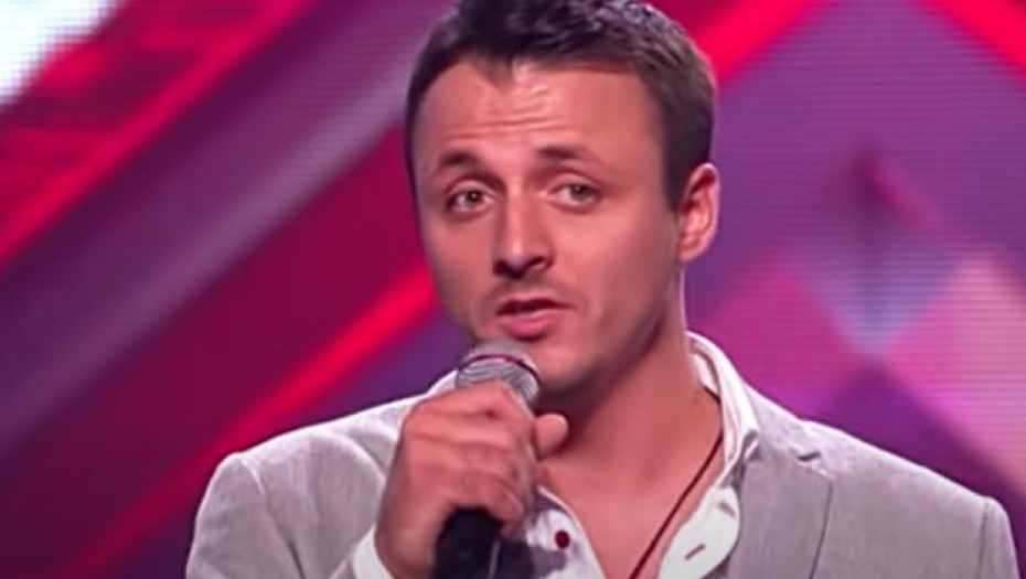 POZNATI PEVAČ VAN SEBE Hitno se oglasio i podelio važne vesti, grca u suzama! (FOTO)