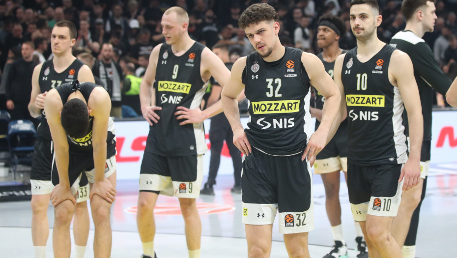 PARTIZAN PROTIV REALA U KOMPLETNO CRNIM DRESOVIMA "Parni valjak" odaje počast stradalima u tragediji na Vračaru