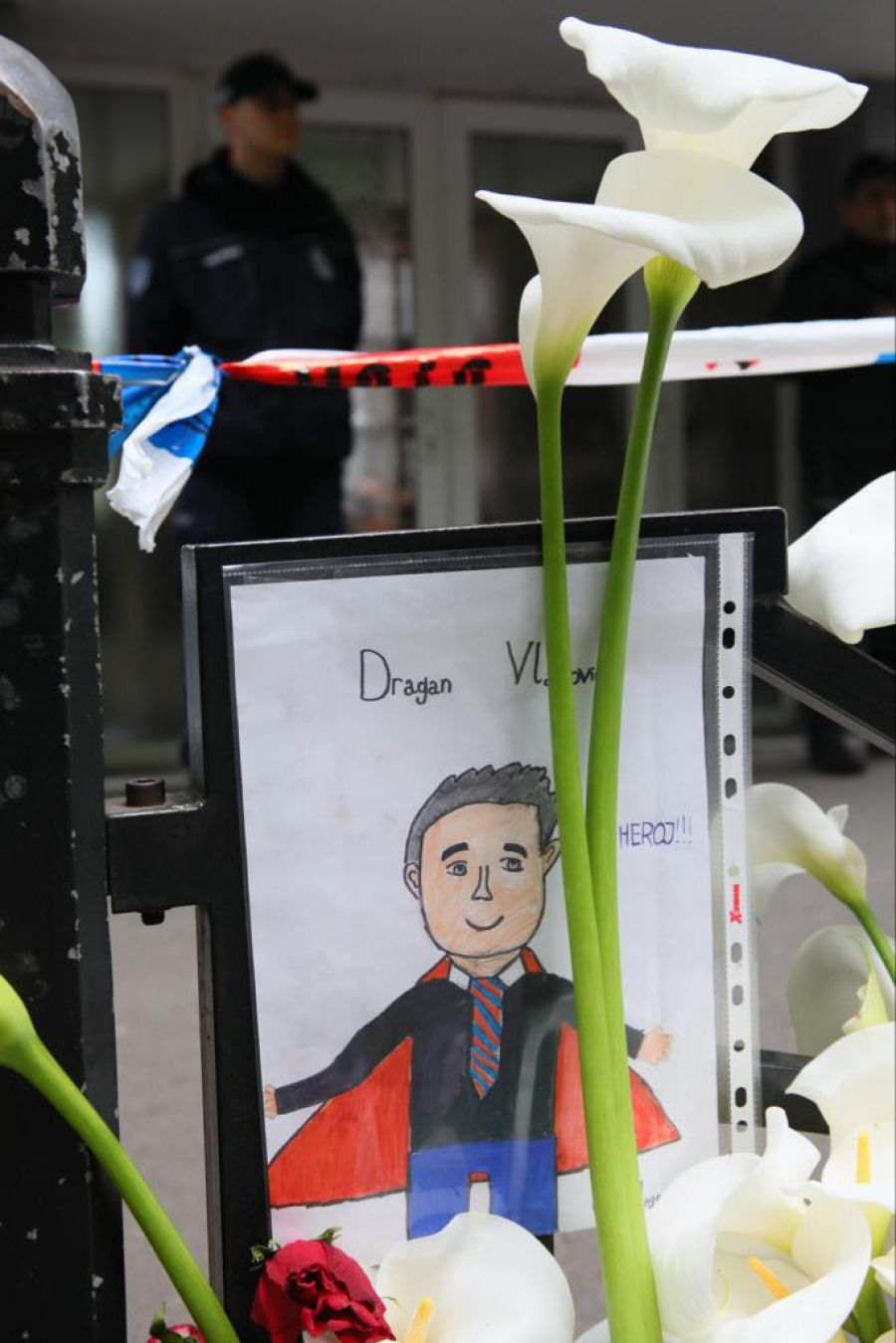 CRTEŽ POSVEĆEN STRADALOM RADNIKU OBEZBEĐENJA KIDA DUŠU Učenica nacrtala D. V. i napisala mu ovu poruku (FOTO)