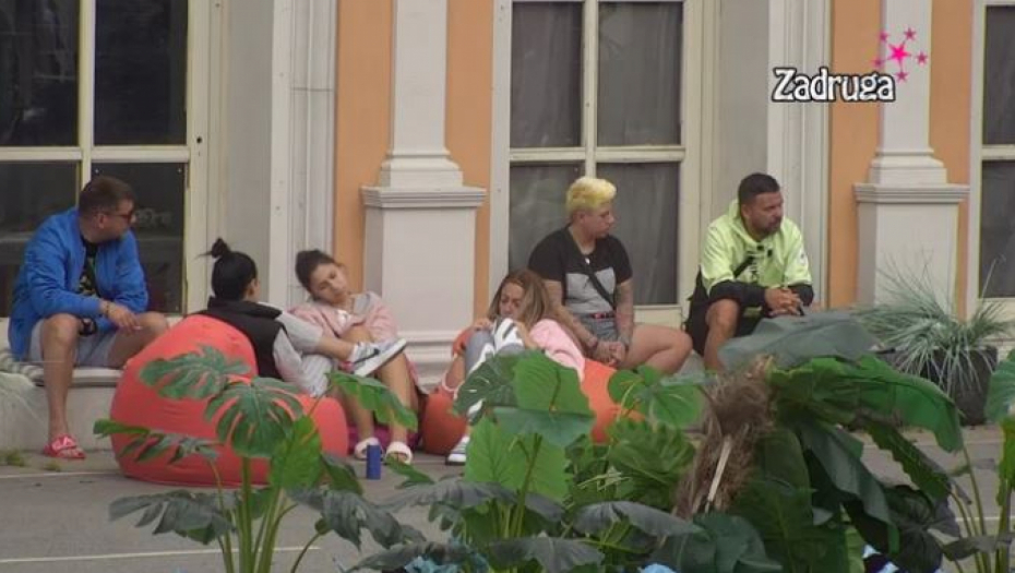 Mikica, Matora, Šarmen 