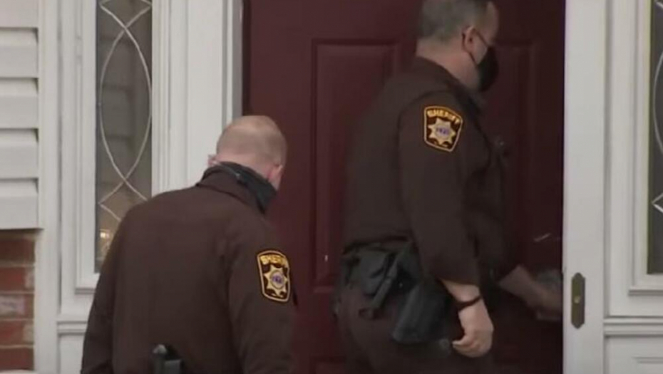 UZNEMIRUJUĆA FOTOGRAFIJA Bežao od policije, pronađen mrtav u zamrzivaču