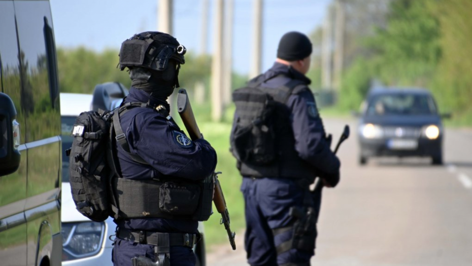 REČI MAJKE UBIJENOG U ORAŠJU KIDAJU DUŠU Deca su nam pobijena kao da su zveri, selo je ostalo mrtvo