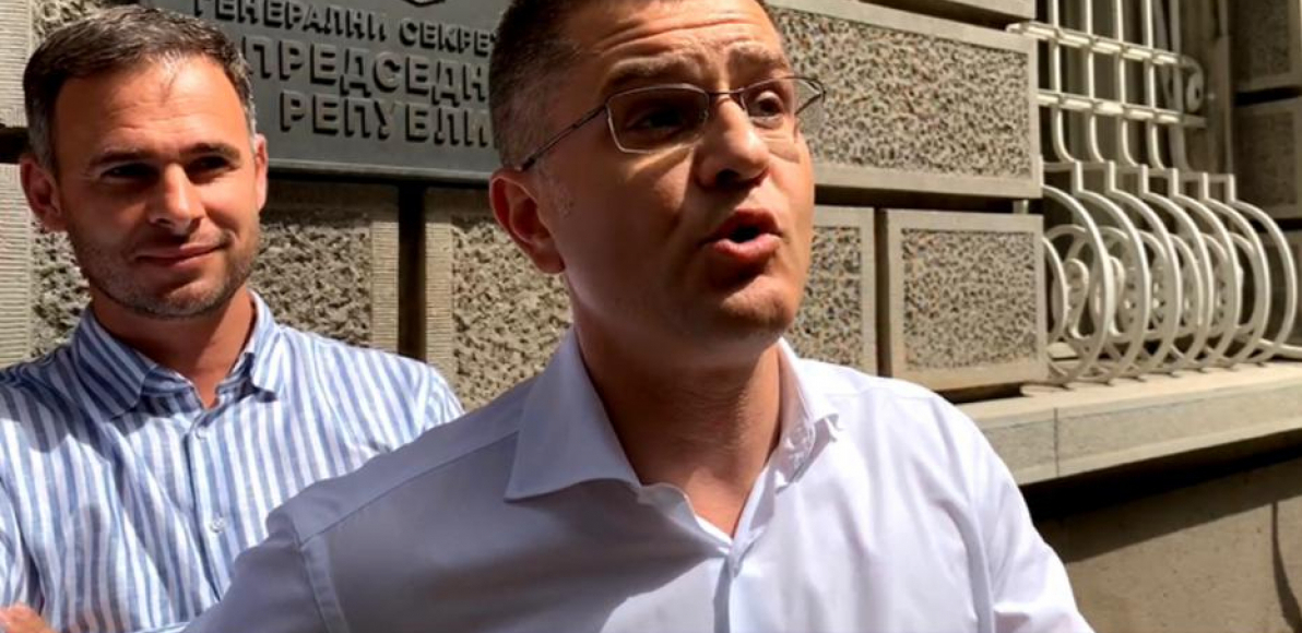 KAKAV BEDNIK Jeremić sa pajtosima upao u Predsedništvo da linčuje Vučića, a sada protestuje "protiv nasilja" (VIDEO)
