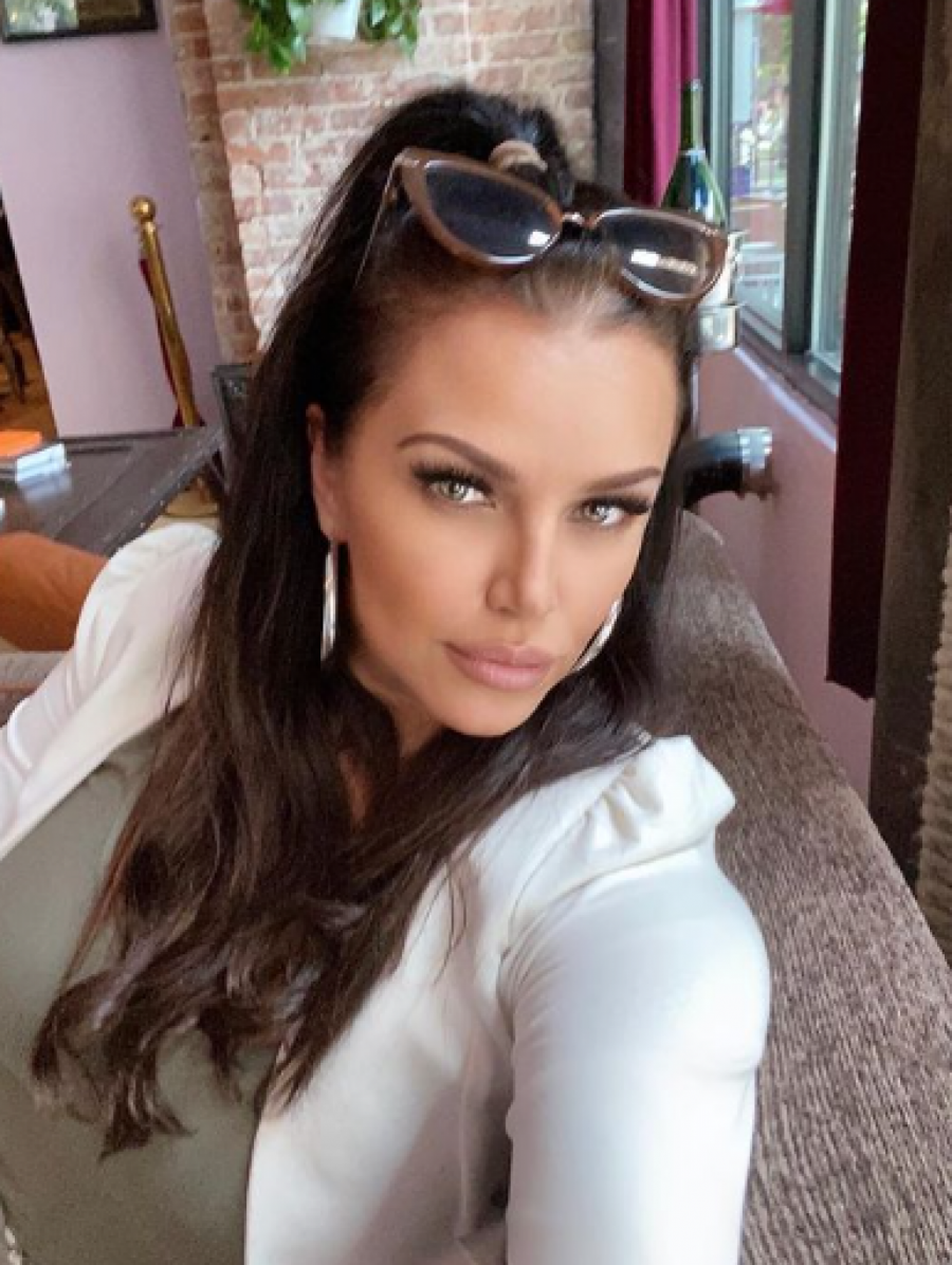 LANA SLOVI ZA NAJLEPŠU SRPKINJU U AMERICI, OPČINILA JE I SVETSKE ZVEZDE Svuda ističe svoje poreklo, a kod nas je misterija! (FOTO)