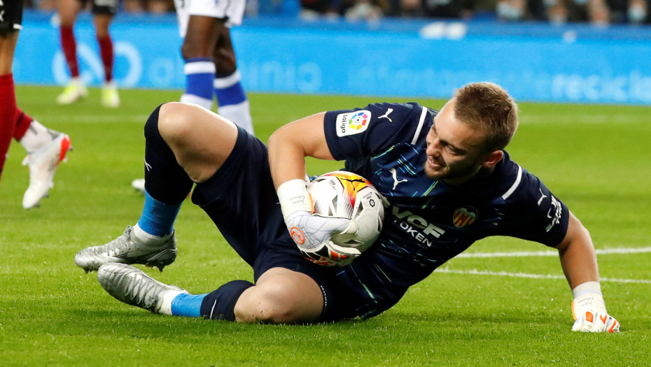 KARDINALNA GREŠKA Nekadašnji golman Barselone se obrukao za sve pare (VIDEO)