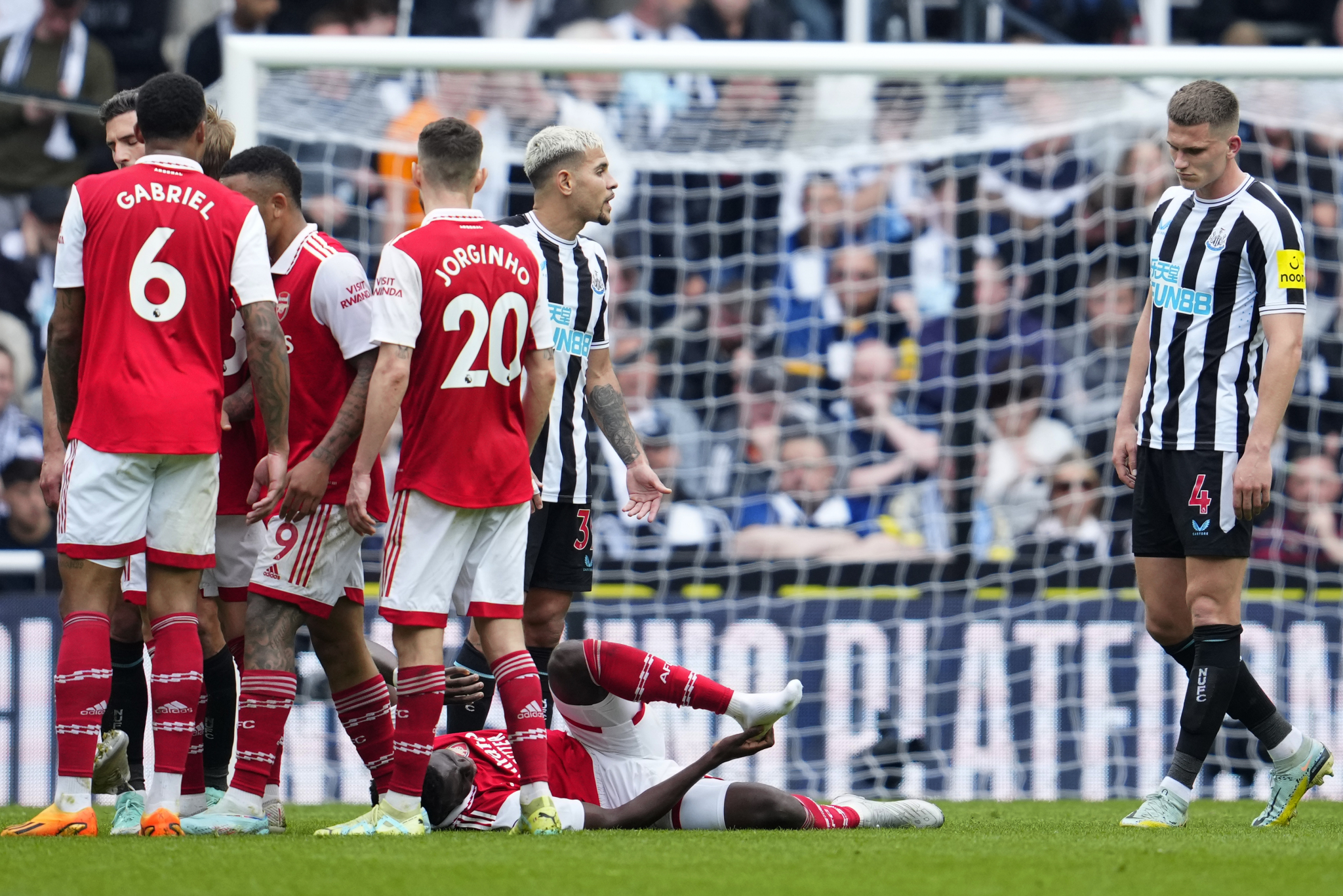 TITULA (JOŠ UVEK) NIJE IZGUBLJENA Arsenal lakše nego očekivano savladao Njukasl i sada čeka kiks šampiona