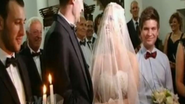 ZBOG JEDNE REČI PAO JOJ MRAK NA OČI Samo 3 munuta od venčanja, mlada zatražila razvod, matičar se odmah složio