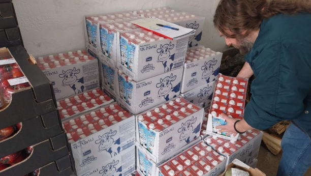 SNAŽNA PODRŠKA IMLEKA: 100 TONA MLEKA ZA BANKE HRANE U SRBIJI Donacija mleka za pomoć ugroženim grupama
