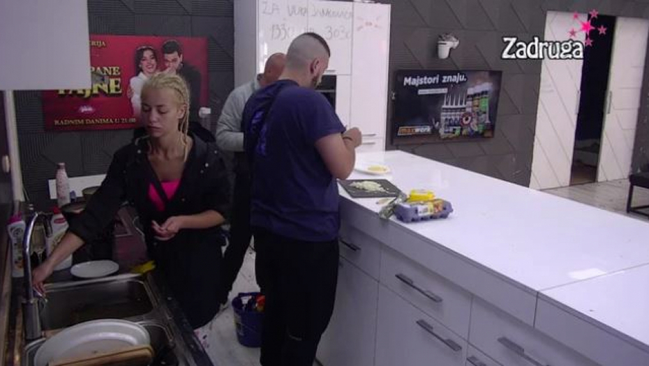 ZOLA BACIO OKO I NA NJU! Čolić razmenjivao poglede i osmehe, Slađi neće biti svejedno kada ovo čuje