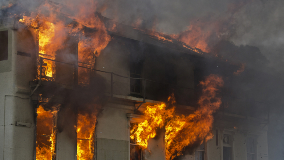 JEZIVA TRAGEDIJA Najmanje 20 srednjoškolaca nastradalo u požaru u školskom domu
