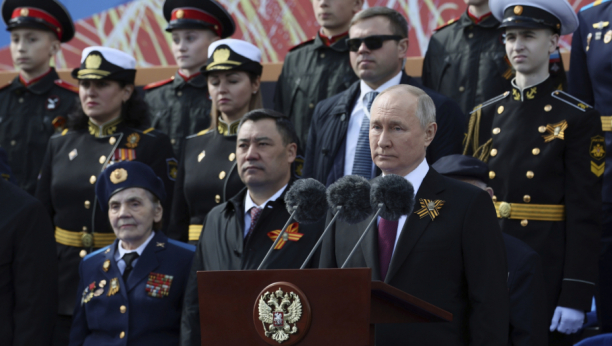 PARADA U MOSKVI Obratio se Putin: Nema ničega u svetu jačeg od naše ljubavi prema otadžbini (VIDEO)
