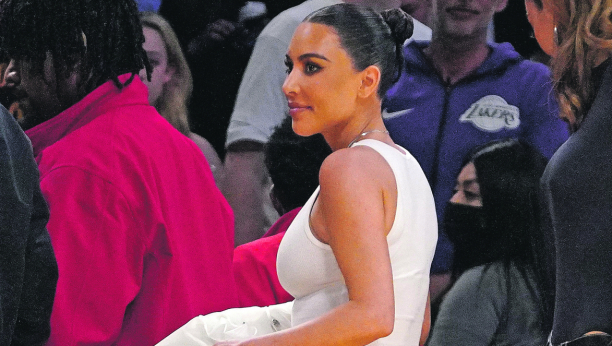 NBA HOLIVUD Lejkersi pred njom nisu mogli da izgube: Crnka s 350 miliona ukrala šou!