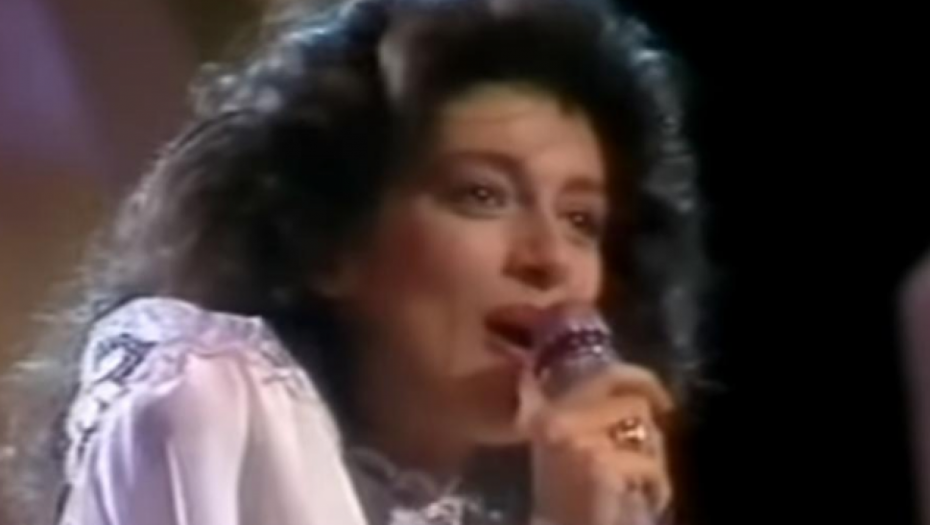 SKANDAL KOJI JE TRESAO CELU JUGOSLAVIJU! Na Eurosong htele ove dve popularne pevačice, a njena pobeda iznenadila je i šokirala sve!