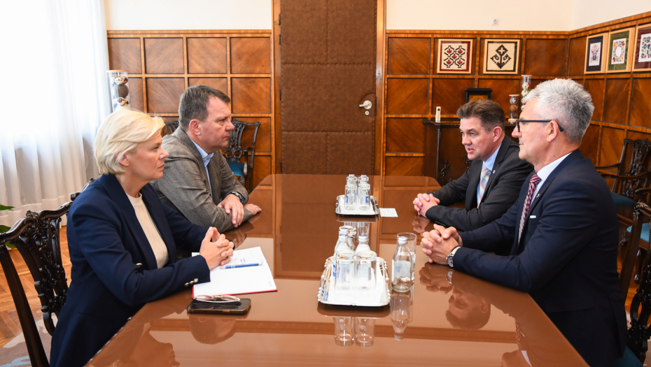 Predsednik Mirović sa delegacijom Crvenog krsta Vojvodine o nastavku podrške toj humanitarnoj organizaciji