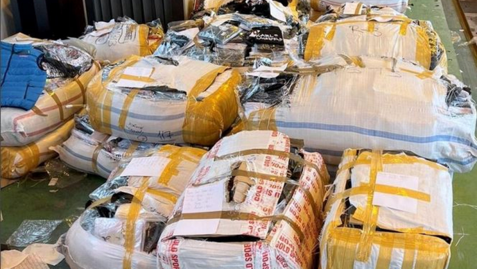 NEVEROVATNA ZAPLENA NA GRADINI Pokušao da prokrijumčari čak sedam tona garderobe! (FOTO)