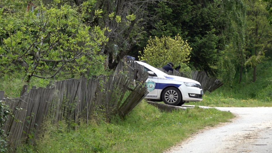 JEDVA PREŽIVEO MASAKR U DUBONI, PA SAD IMAO SAOBRAĆAJNU NESREĆU Jovan iz Malog Orašja sleteo kolima s puta, prevezen u bolnicu