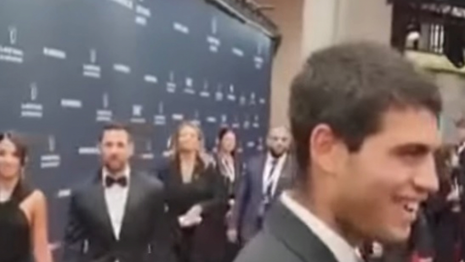 SAMO ŠTO NIJE PAO U NESVEST Alkaraz video Mesija i nije mu bilo dobro, sve je stalo (VIDEO)