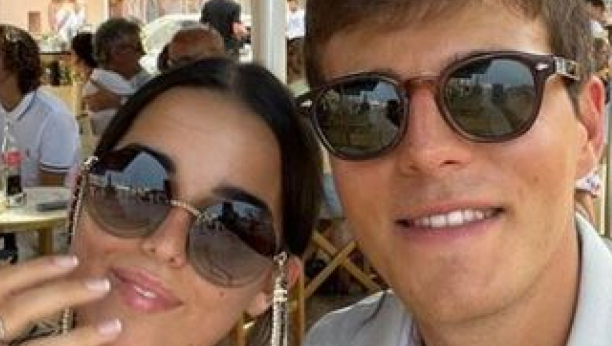 ODREŠIO KESU Ćerka Željka Mitrovića se pohvalila poklonom od dečka, Andrea već tri godine uživa pored mladog doktora!