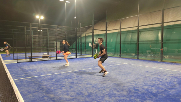"PADEL CENTAR" ORGANIZOVAO SPEKTAKL U BEOGRADU Kad mešoviti parovi daju sve od sebe (FOTO)