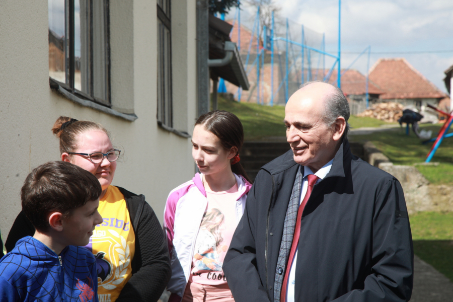 SVAKI TREĆI VLASNIK SELI SE IZ GRADA U SELO Još 109 kuća sa okućnicom za mlade u selima Srbije