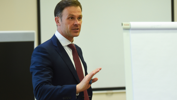 OGLASIO SE MINISTAR SINIŠA MALI Srbija želi da bude deo evropske porodice, poštujemo njena pravila i standarde